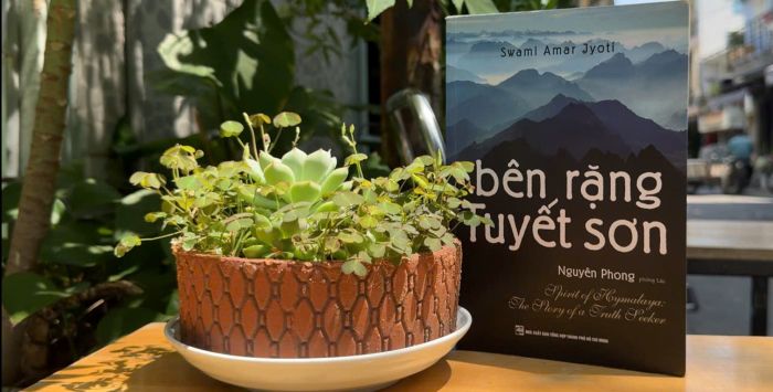 Review Sách Bên Rặng Tuyết Sơn 